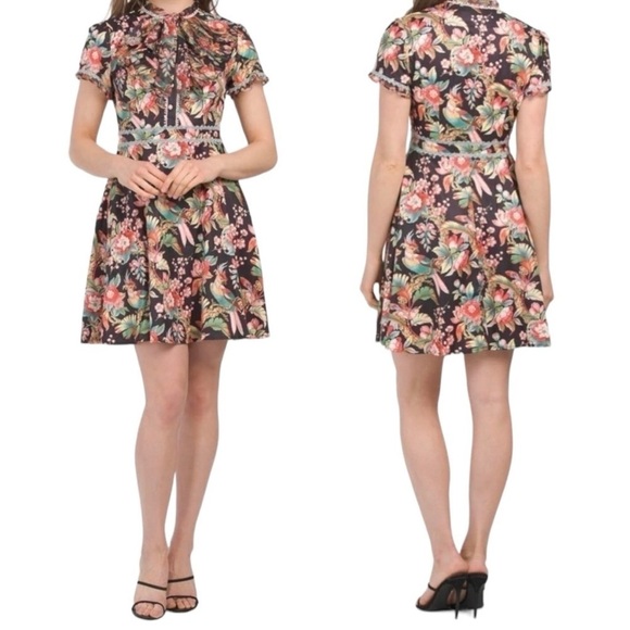 DALIA MACPHEE Short Sleeve Tie Neck Floral Mini Dress with Lace Trim - Picture 4 of 14